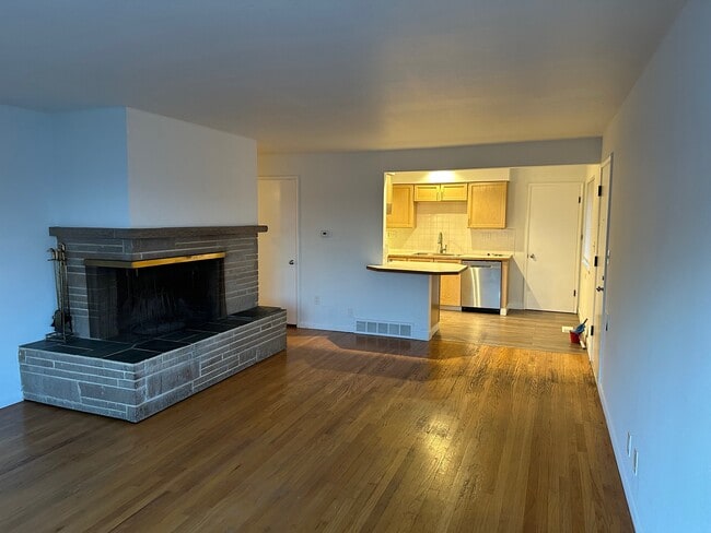 3212 NW 65th St, Unit 3212 A in Seattle, WA - Foto de edificio - Building Photo