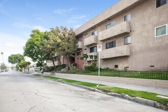 400 Serrano Ave in Los Angeles, CA - Building Photo - Building Photo