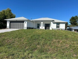 3026 NE 6th Pl in Cape Coral, FL - Building Photo