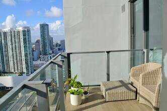 68 SE 6th St, Unit 2708 in Miami, FL - Building Photo - Building Photo