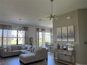 8816 Madrid Cir in Naples, FL - Building Photo - Building Photo