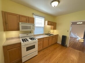 2249 W Winnemac Ave, Unit 2nd Floor in Chicago, IL - Foto de edificio - Building Photo