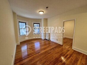 1315 Commonwealth Ave in Boston, MA - Foto de edificio - Building Photo