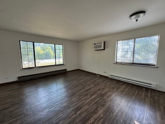 901 E Chicago Ave in Naperville, IL - Building Photo - Building Photo