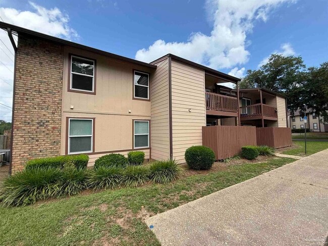2303 W Michigan Ave in Pensacola, FL - Building Photo - Building Photo