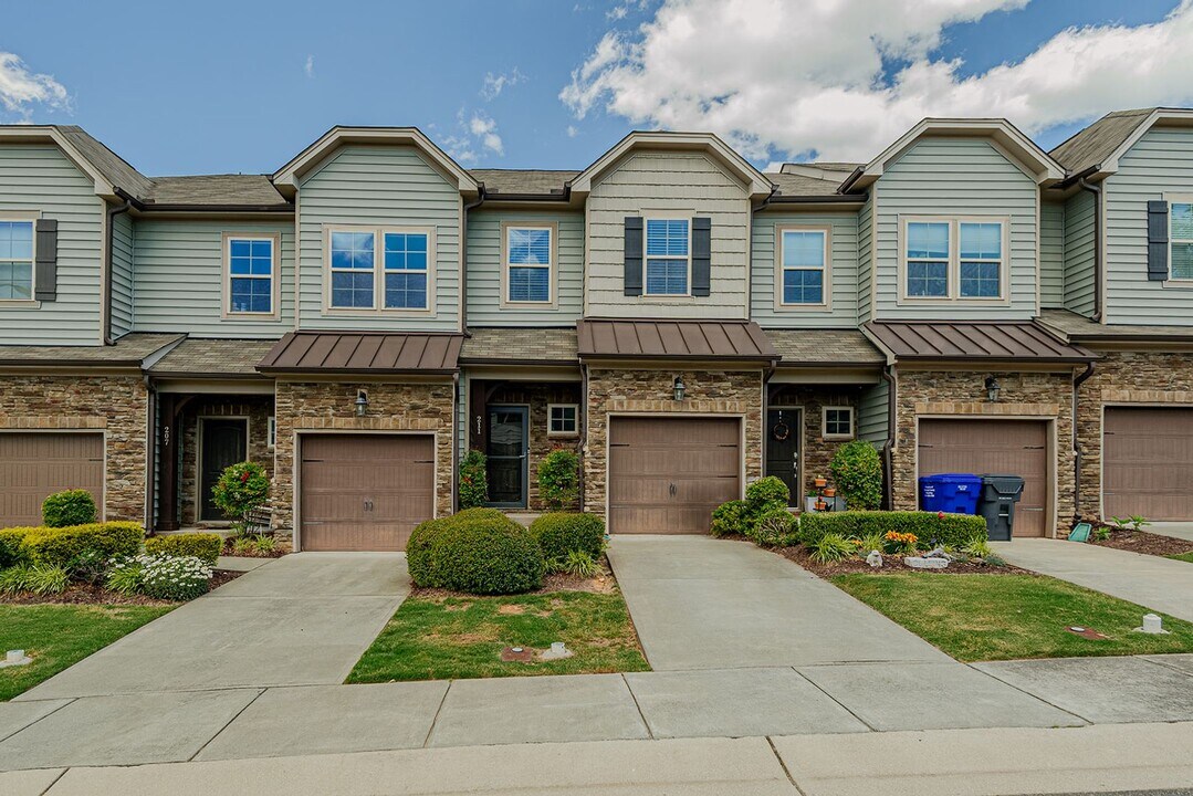 211 Monarda Wy in Hillsborough, NC - Building Photo