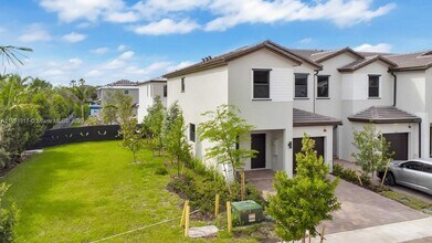 286 SW 159th Dr in Pembroke Pines, FL - Building Photo - Building Photo