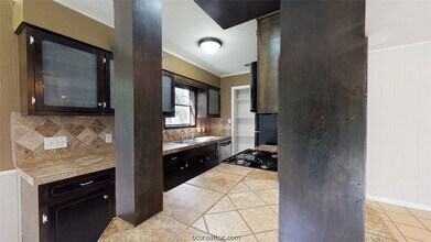 1418 Magnolia Dr in College Station, TX - Foto de edificio - Building Photo