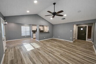 6901 Shannon Dr in Austin, TX - Building Photo - Building Photo