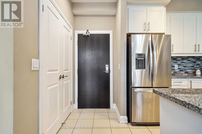 272 Georgian Dr in Oakville, ON - Building Photo - Building Photo