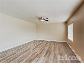 6950 Diver Ave in North Las Vegas, NV - Building Photo - Building Photo
