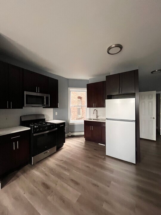 550 Avenue C, Unit 10 in Bayonne, NJ - Building Photo