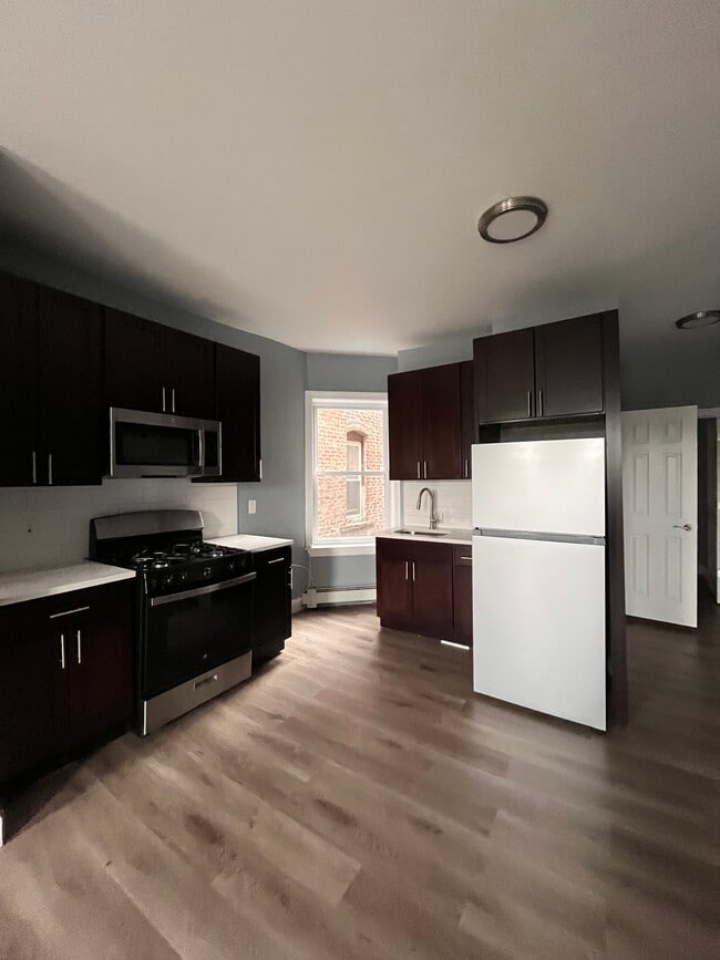 550 Avenue C, Unit 10