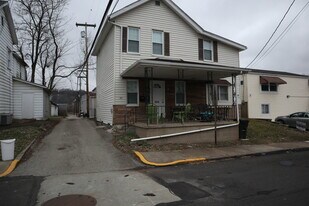 131 Union St, Unit A in California, PA - Building Photo
