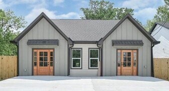 204 Booker T Washington St in Conroe, TX - Building Photo