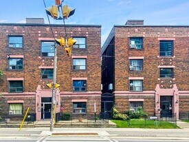 433 WARRINGTON APARTMENTS in Toronto, ON - Building Photo