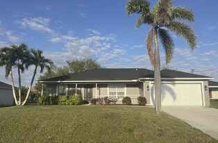 128 NW 25th Pl in Cape Coral, FL - Building Photo