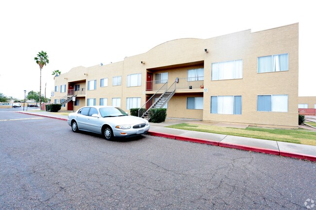 Brighton Place Apartments in Phoenix, AZ - Foto de edificio - Building Photo