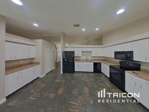 2205 Altitude Ave in North Port, FL - Building Photo - Building Photo