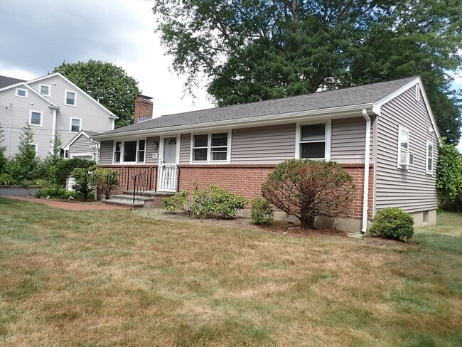 131 Jarvis Cir in Needham, MA - Building Photo - Building Photo