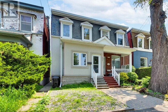 217 Booth Ave in Toronto, ON - Building Photo - Building Photo