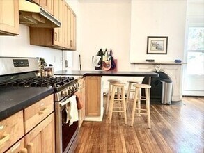 23 Monmouth St in Somerville, MA - Building Photo - Building Photo