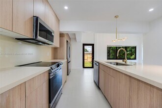 4210 NW 11th Ave in Miami, FL - Building Photo - Building Photo