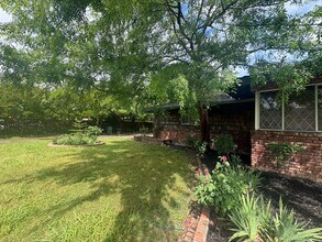 2511 Larkspur Ln in Sacramento, CA - Building Photo - Building Photo