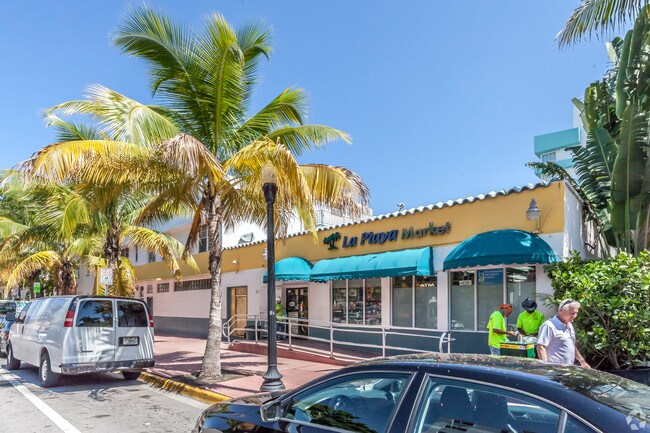 249 Collins Ave in Miami Beach, FL - Building Photo - Building Photo