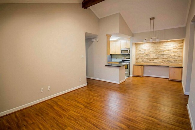 2300 Augusta Dr-Unit -4 in Houston, TX - Building Photo - Building Photo