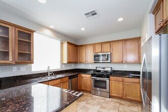 10527 Peach Creek St in Las Vegas, NV - Building Photo - Building Photo