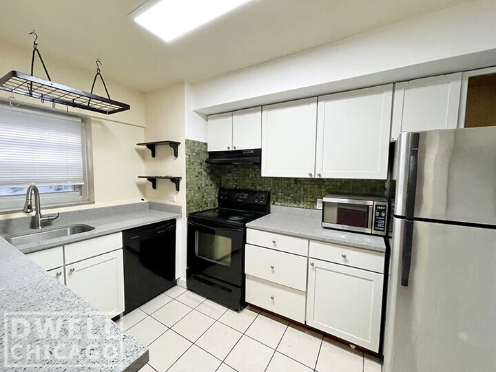 4950 N Marine Dr, Unit 209 in Chicago, IL - Building Photo