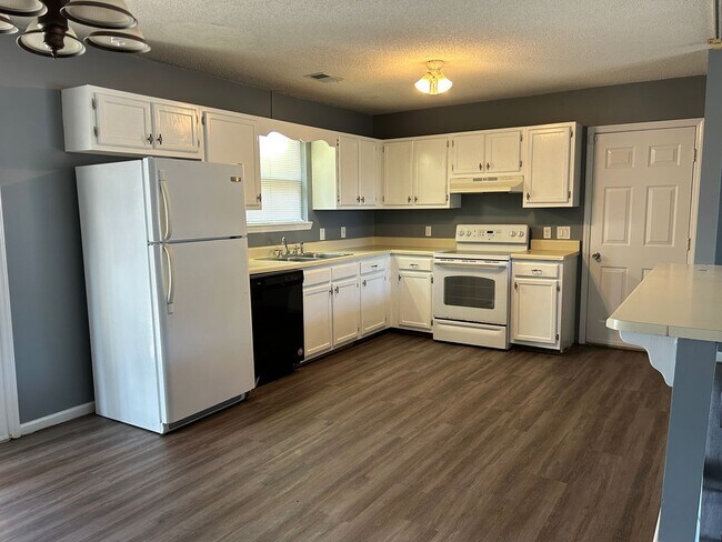 101 Wildwood Ct in Hubert, NC - Building Photo - Building Photo