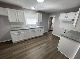 7838 James a Reed Rd in Kansas City, MO - Building Photo