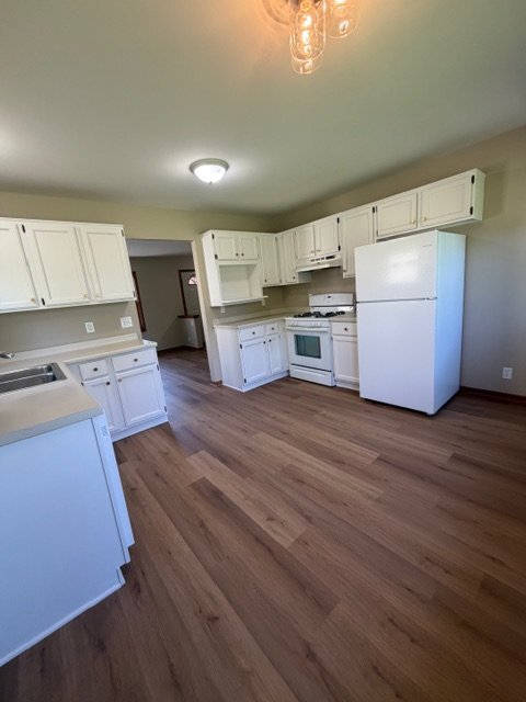 11450 W Edgerton Ave, Unit 11450 in Hales Corners, WI - Foto de edificio - Building Photo