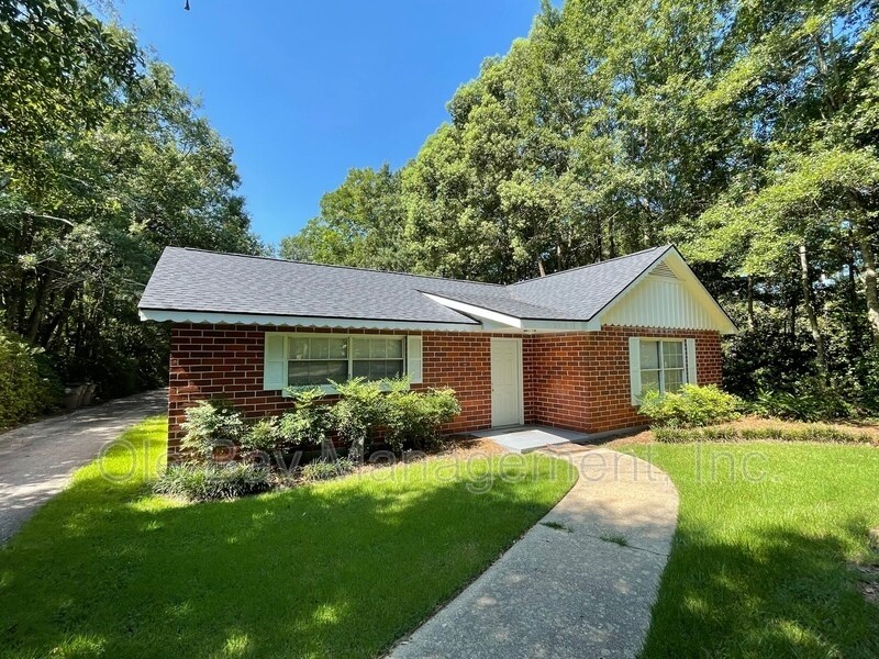 2305 Hillwood Dr E in Mobile, AL - Building Photo
