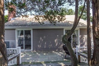 116 Overshore Dr E in Madison, CT - Building Photo - Building Photo