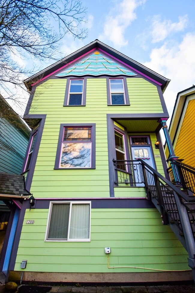 128 SE 22nd Ave in Portland, OR - Building Photo - Building Photo