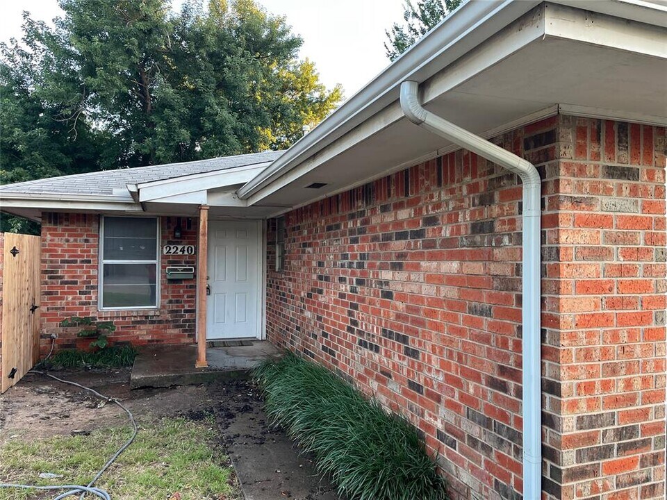 2240 Donna Dr in Norman, OK - Building Photo