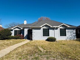 2413 University Dr in Rowlett, TX - Building Photo