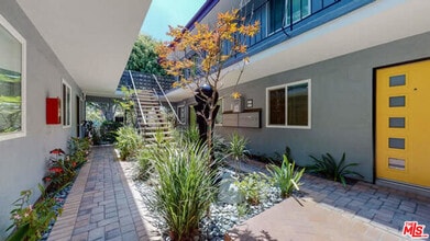 10333 Santa Monica Blvd-Unit -10 in Los Angeles, CA - Building Photo - Building Photo