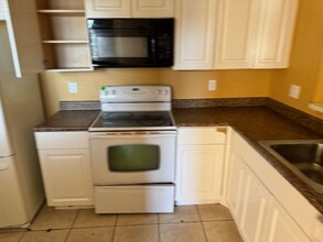 1161 Golden Lakes Blvd in Royal Palm Beach, FL - Foto de edificio - Building Photo