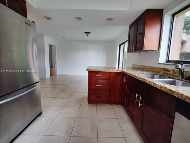 181 Wimbledon Lakes Dr in Plantation, FL - Building Photo - Building Photo