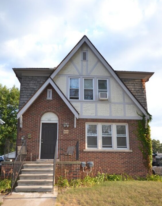 400 E Cambourne St in Ferndale, MI - Foto de edificio