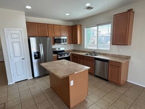 10042 W Illini St in Tolleson, AZ - Building Photo - Building Photo