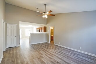 7016 S Hampton Blvd in Nashville, TN - Foto de edificio - Building Photo