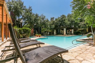 Alamo Park in San Antonio, TX - Building Photo