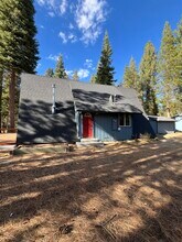 1079 Modoc Way in South Lake Tahoe, CA - Building Photo - Building Photo
