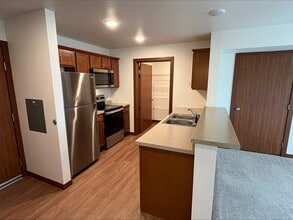 Highfield Apartments in Hutchinson, MN - Building Photo - Building Photo