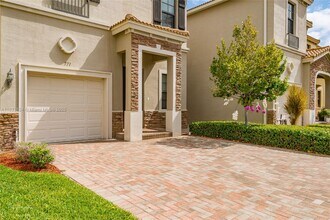 771 NE 191st St in Miami, FL - Building Photo - Building Photo